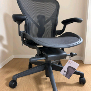 새상품)허먼밀러 뉴에어론 그라파이트 a사이즈 판매합니다