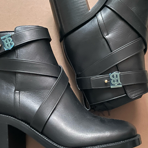 1회시착 새상품) 버버리 pryle 70 블랙 앵클부츠 36.5