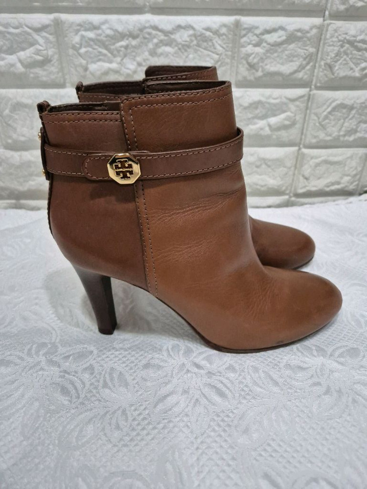 토리버치 앵클힐 부츠--1