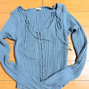 아비에무아 니트탑