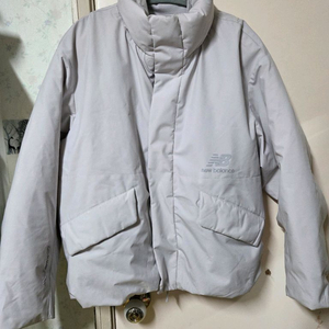 뉴발란스 구스 패딩 95사이즈 아이보리