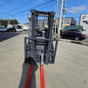 배터리가 2019년식인 최신형 니찌유 좌식 2톤 전동지게차 3M 인상 700만