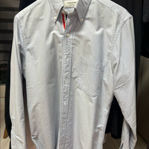 톰브라운 셔츠 3 사이즈 판매해요