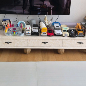 디자인벤처스 거실장 2000 + 로맨틱 장식장 1800 2개