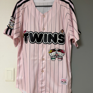 엘지트윈스 헬로키티 유니폼 105