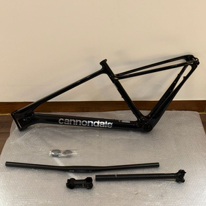 (새상품) 캐논데일 스카펠 HT 카본 프레임셋 블랙펄 M