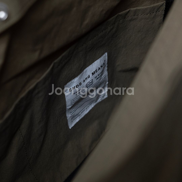 엔즈앤드민즈 뉴스페이퍼백 카키--2