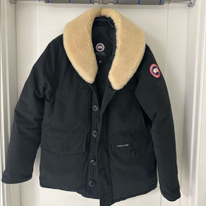 캐나다구스 매키너 블랙 색상 L사이즈