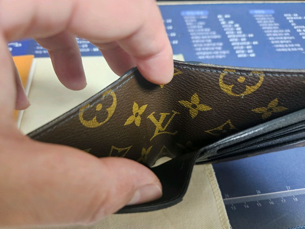 정품 루이비통 마카사르 남성반지갑 판매합니다 이미지