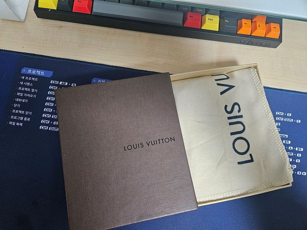 정품 루이비통 마카사르 남성반지갑 판매합니다 이미지