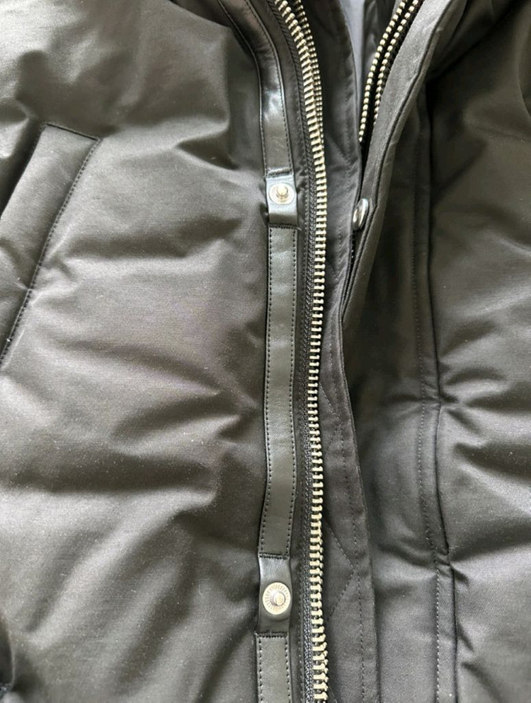 정품 맥케이지 남성 구스 패딩 몇 번 입지도 않은 새상품급 패딩 판매합니다--3