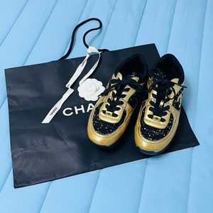 샤넬CC 로고 트워드 골드 레더 스니커즈