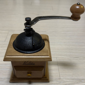 카리타(Kalita) 핸드밀 커피분쇄기 돔형 팝니다.