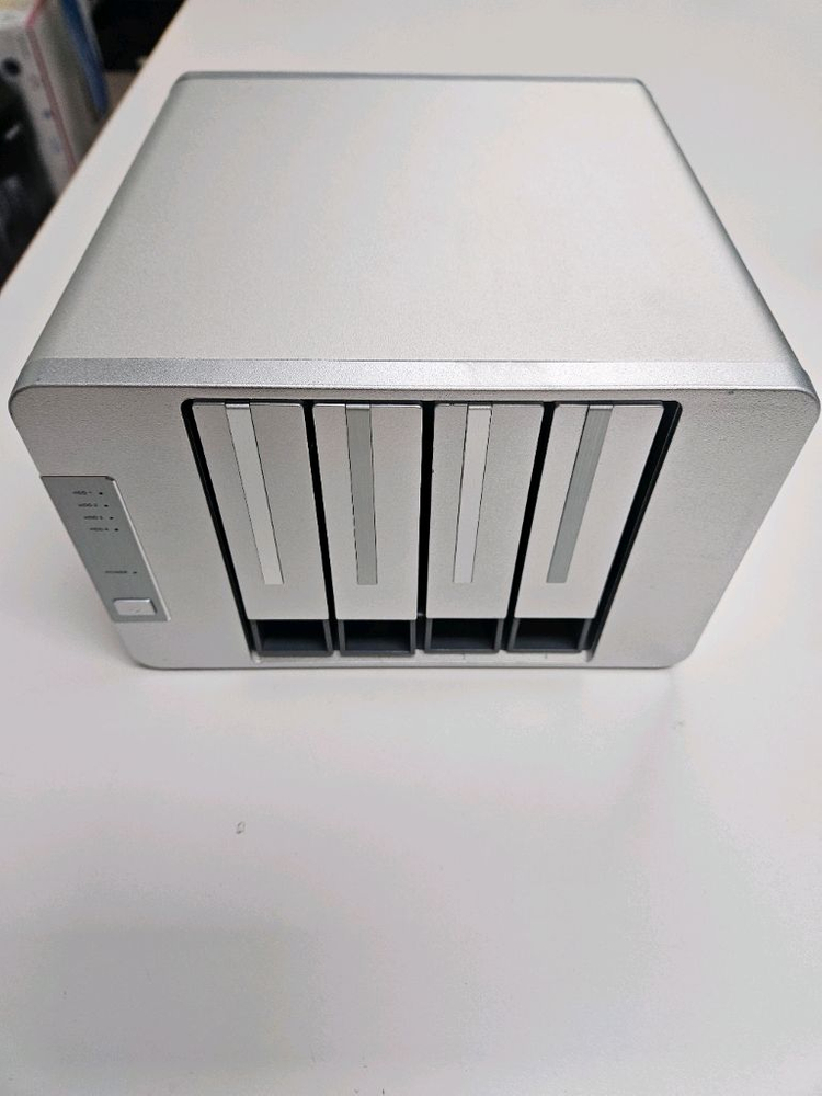테라마스터 D4-300 4베이 DAS--1