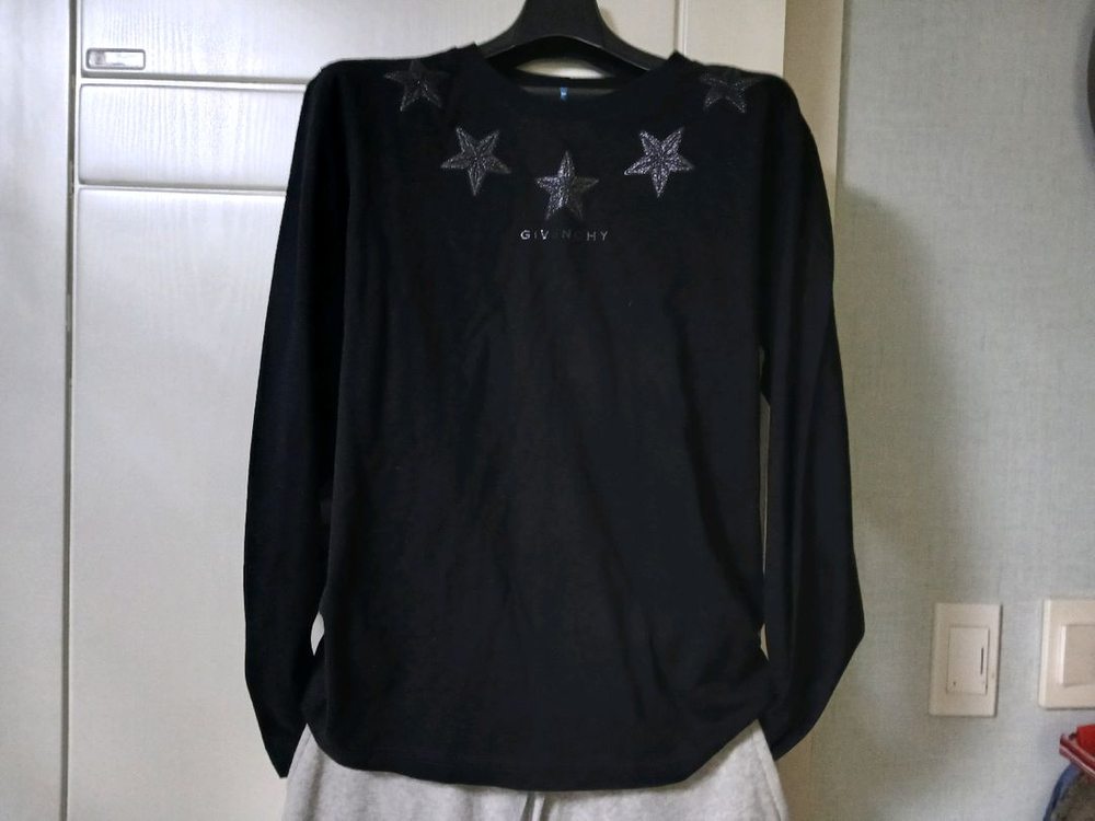 지방시 별 패턴 맨투맨 이미지