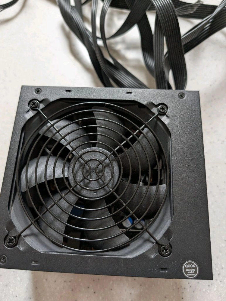 쿨러마스터 600W 파워서플라이 이미지
