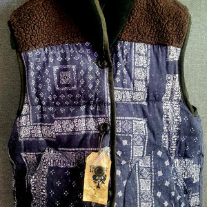 [택달린 새상품]Thursday Island 양면 겨울 누빔 베스트 조끼