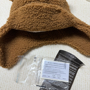 어그 키즈 모자 플러프 트래퍼