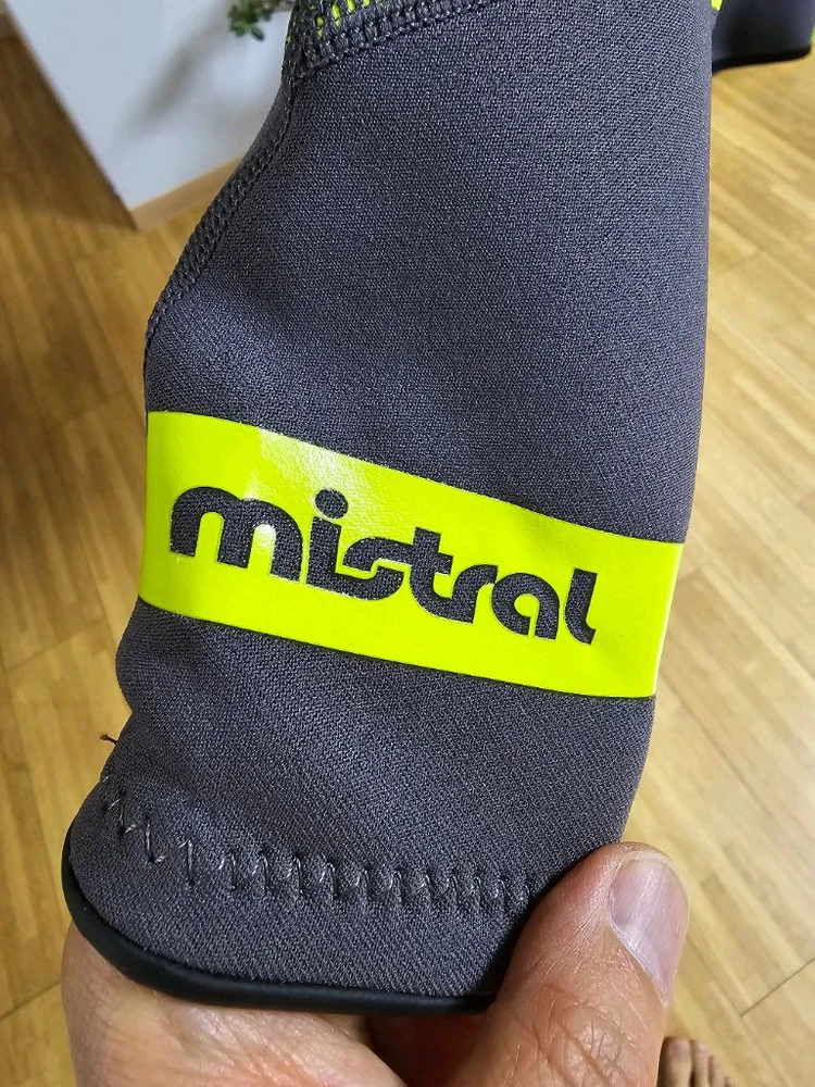 미스트랄 에퀼프 웻슈트 이미지