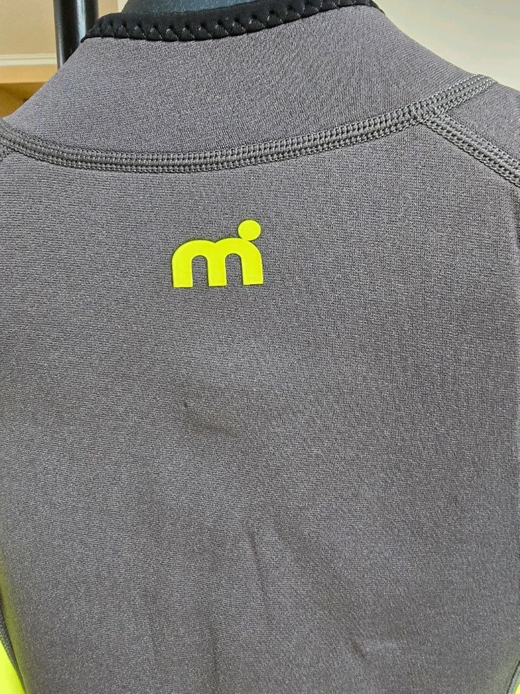 미스트랄 에퀼프 웻슈트 이미지