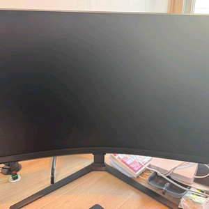 s32bg850 32인치 커브드 모니터 팝니다 이미지