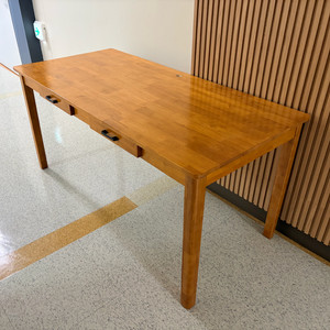 주문제작 핸드메이드 원목책상(2서랍) 1600 약 3개월전에 50만원들여 주문제작한 데스크 입니