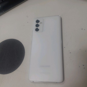 갤럭시퀀텀2 이미지