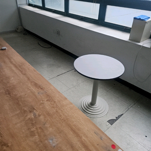 사무실의자.회의용테이블 파티션등등