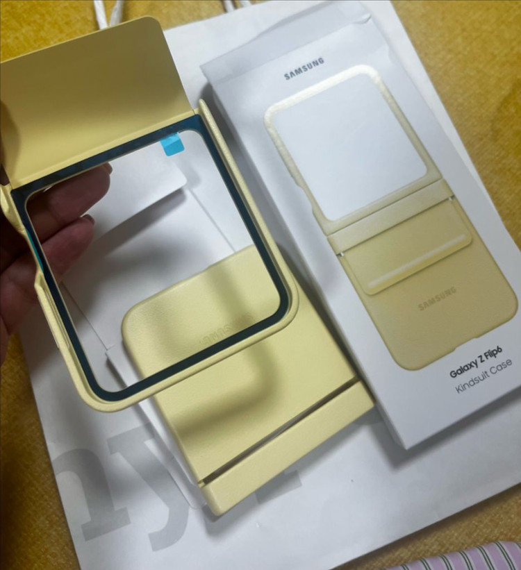 갤럭시Z플립6 카인트수드 케이스 이미지