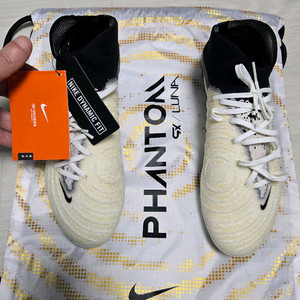 나이키 팬텀 루나2 엘리트 FG 240mm 판매합니다 축구화