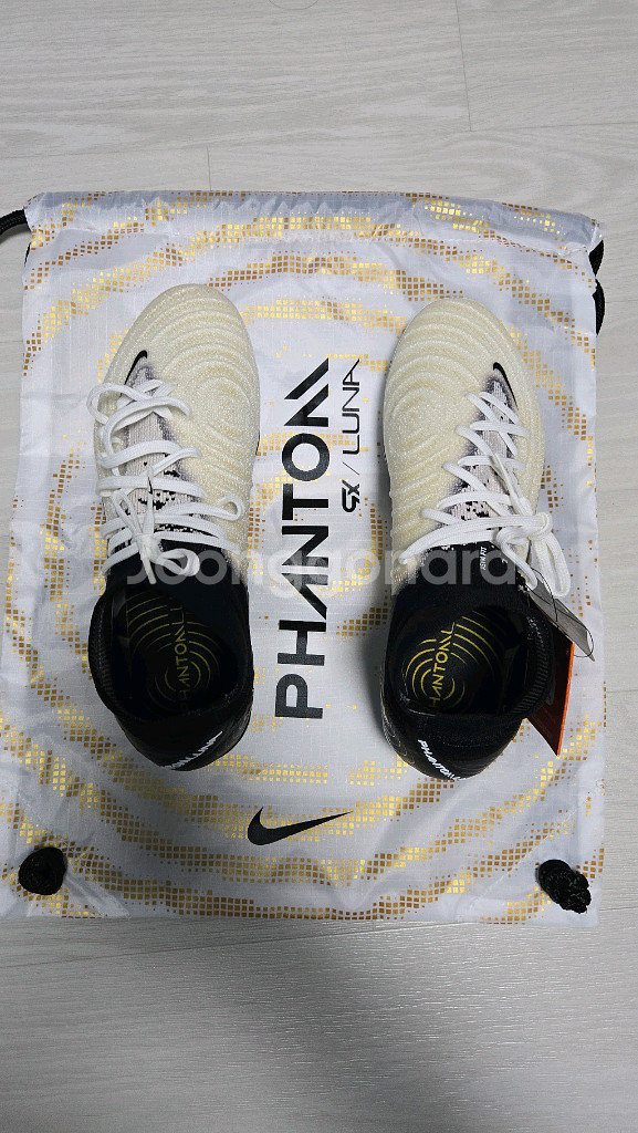 나이키 팬텀 루나2 엘리트 FG 240mm 판매합니다 축구화--1