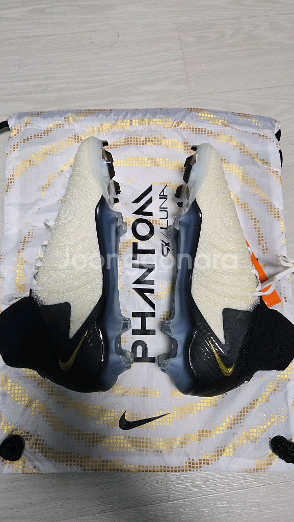 나이키 팬텀 루나2 엘리트 FG 240mm 판매합니다 축구화--5