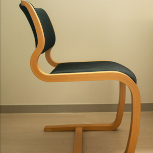 매그너스올레센 캔딜레버체어