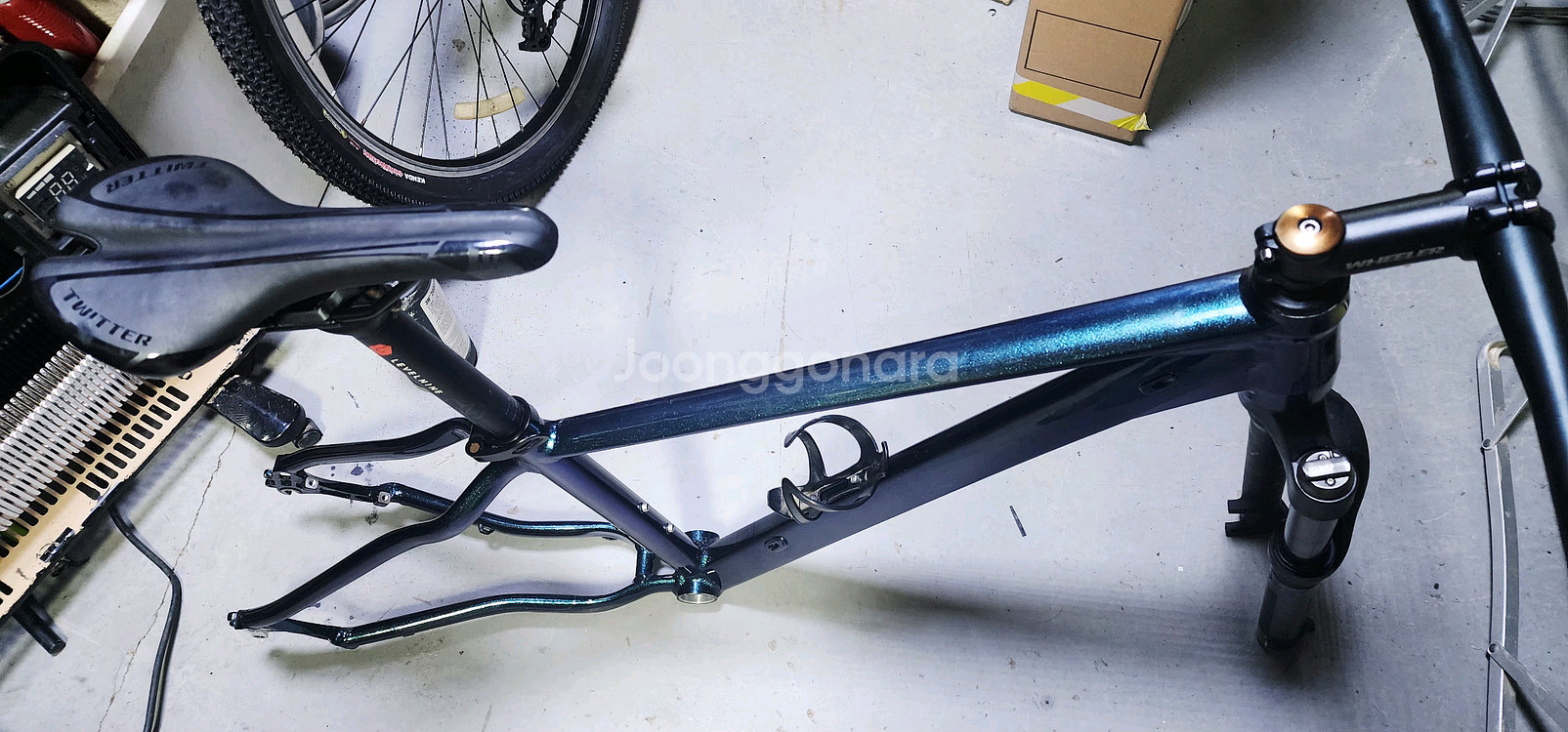 신품급 MTB 프레임 27.5-16인치. 앞 포크 덤 포함--2