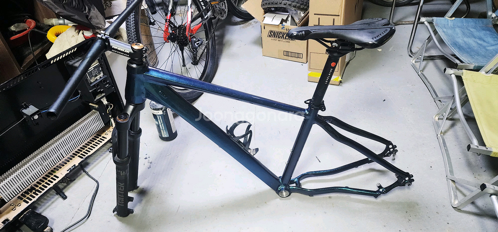 신품급 MTB 프레임 27.5-16인치. 앞 포크 덤 포함--4