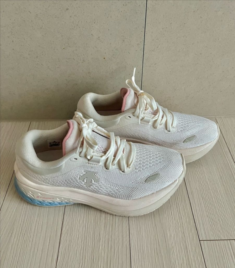 데상트 운동화 230 이미지