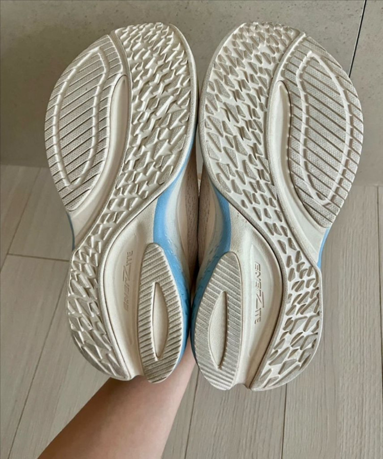 데상트 운동화 230 이미지