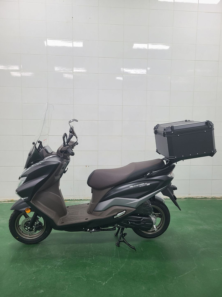 스즈키 버그만 125cc 배달용 오토바이 이미지