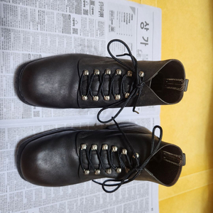 1. 스위스 산악병 전투화