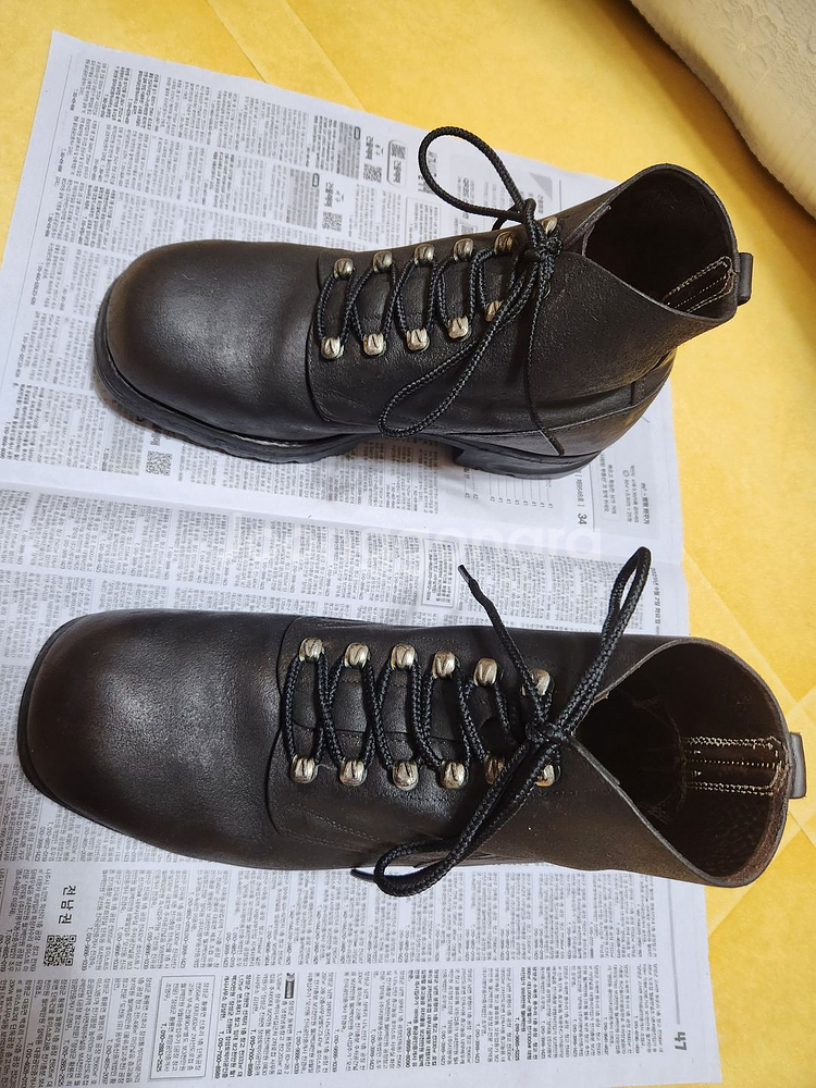 1. 스위스 산악병 전투화--1