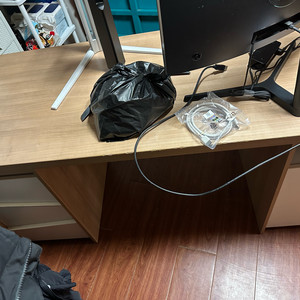 리바트 이즈마인 컴퓨터책상 1500x700 나눔합니다