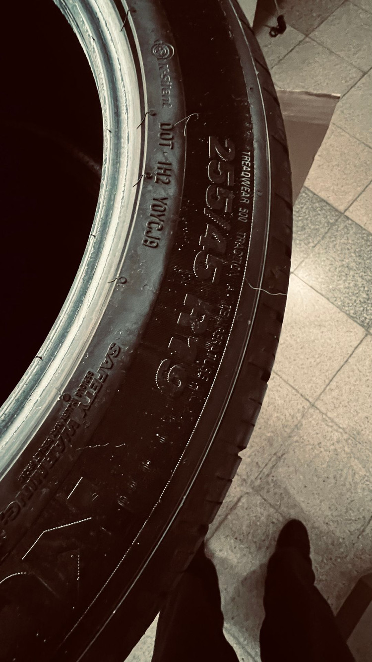 모델y 주니퍼 순정타이어 금호 마제스티9 255/45/19--3