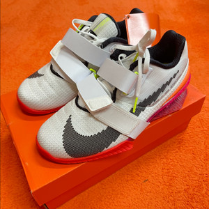 나이키 로말레오4 SE