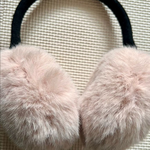 라코스테 베이지색 귀마개, 귀도리