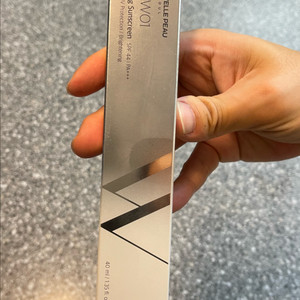 라뉴벨르 뉴웨이브 브라이트닝 선스크린 W01