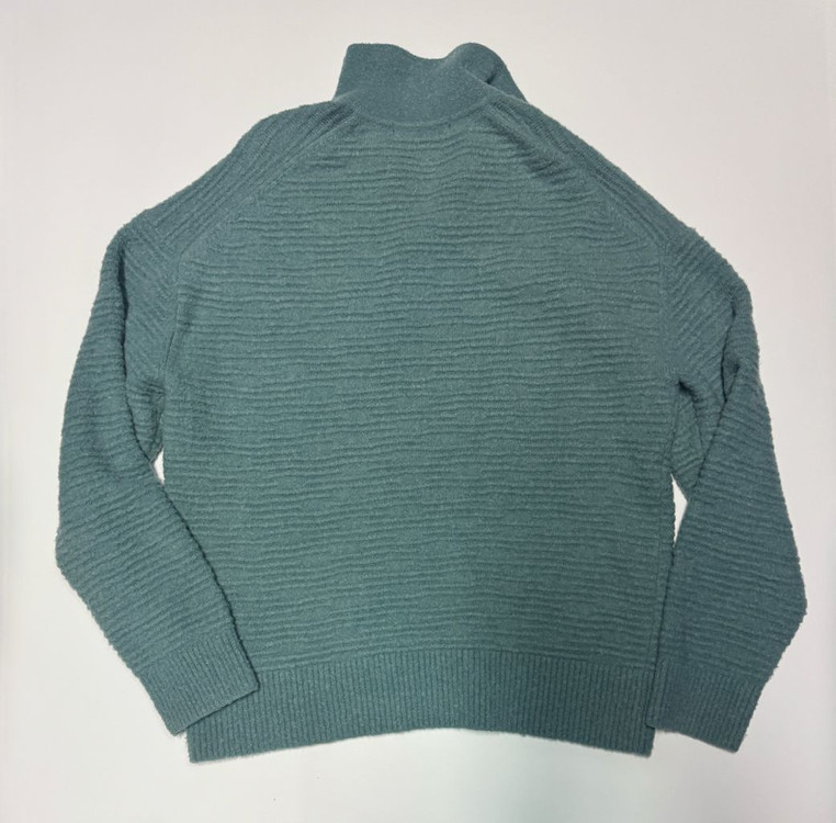 더니트컴퍼니 22시즌 오프넥 오퍼닛 부클 니트 이미지