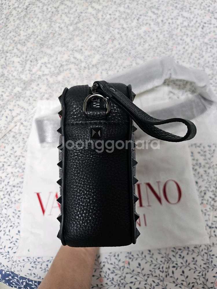 정품 발렌티노 스터드 크로스백--2