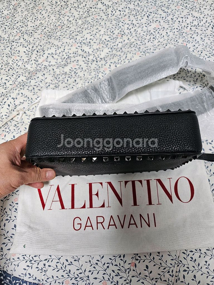 정품 발렌티노 스터드 크로스백--3