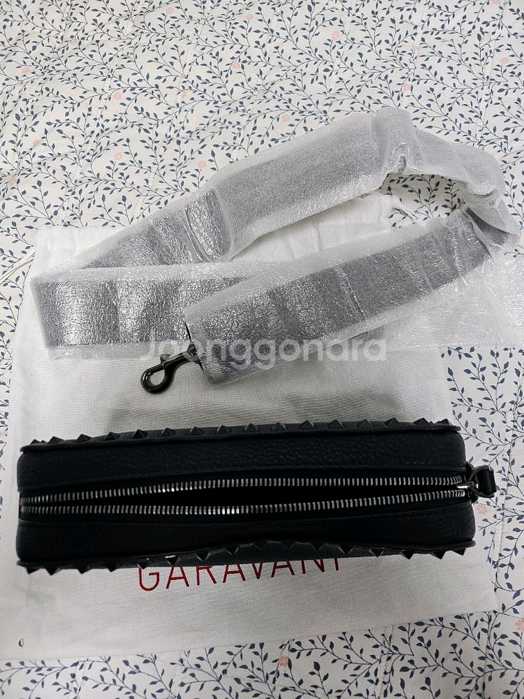 정품 발렌티노 스터드 크로스백--4