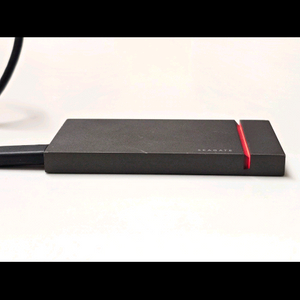 씨게이트 파이어쿠다 초고속 ssd 2TB . 반값정리, 벨킨정품케이블새것 포함